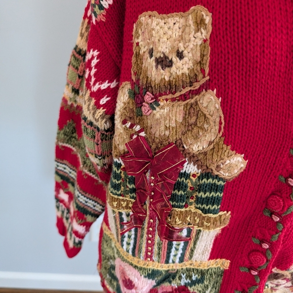 Women's Vintage Tiara Collection Teddy Bear Red Flower Sweater Cardigan - Picture 6 of 7